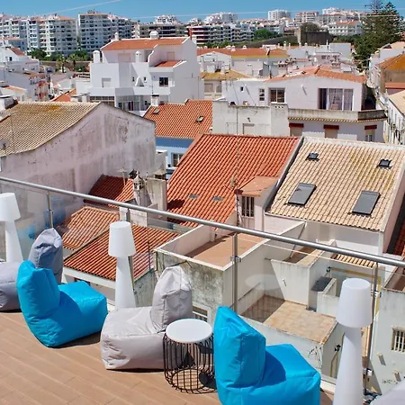 Topcity & אכסניה