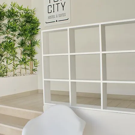 Topcity & אכסניה לאגוּ‏ש