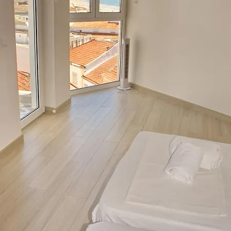 Hostal Topcity & *