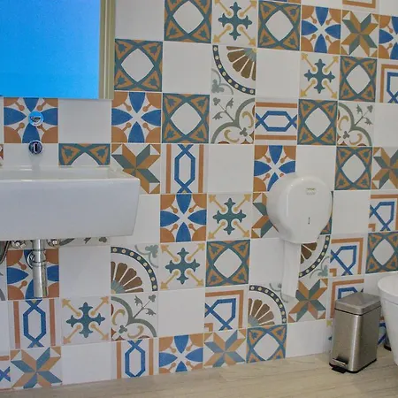 Topcity & אכסניה *