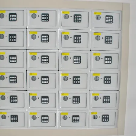 Topcity & אכסניה לאגוּ‏ש